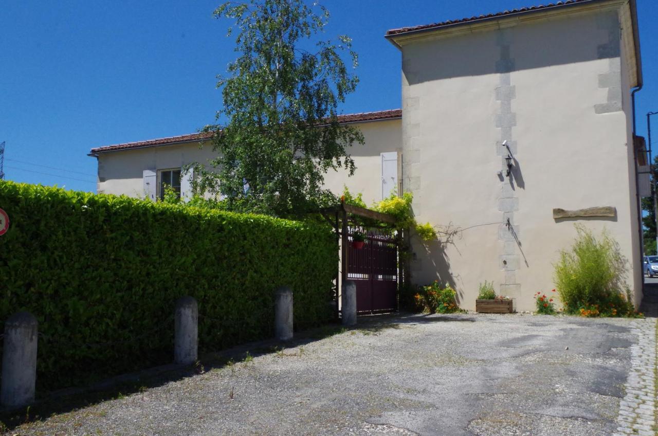 Maison D'Hotes Le Cadran Solaire Courcelles  Экстерьер фото