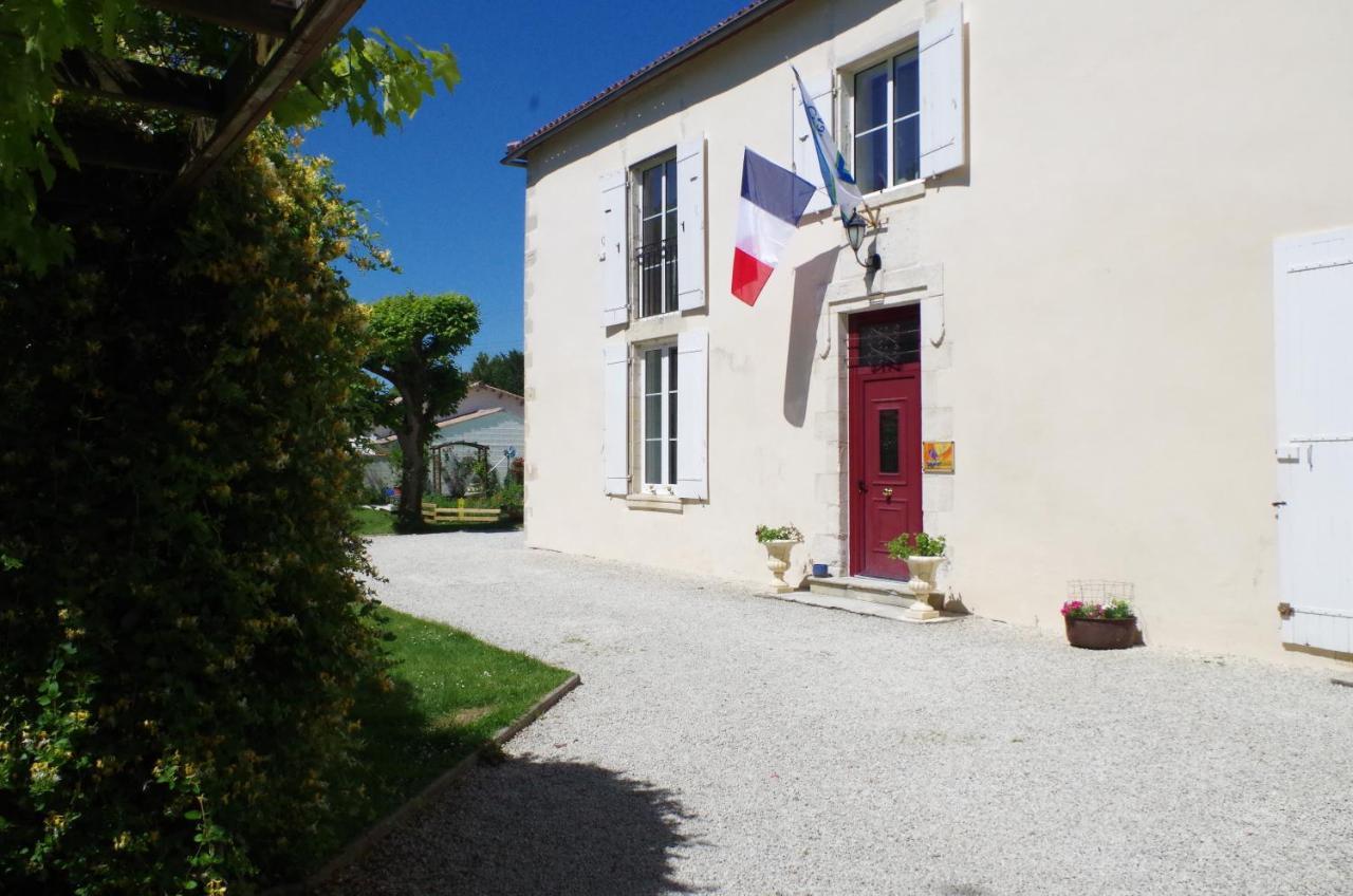 Maison D'Hotes Le Cadran Solaire Courcelles  Экстерьер фото