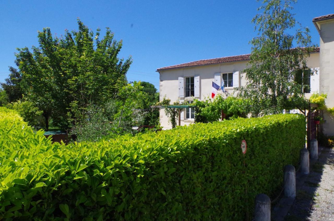 Maison D'Hotes Le Cadran Solaire Courcelles  Экстерьер фото