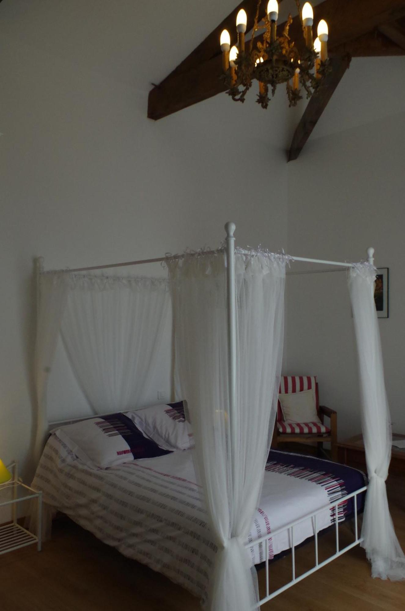 Maison D'Hotes Le Cadran Solaire Courcelles  Экстерьер фото