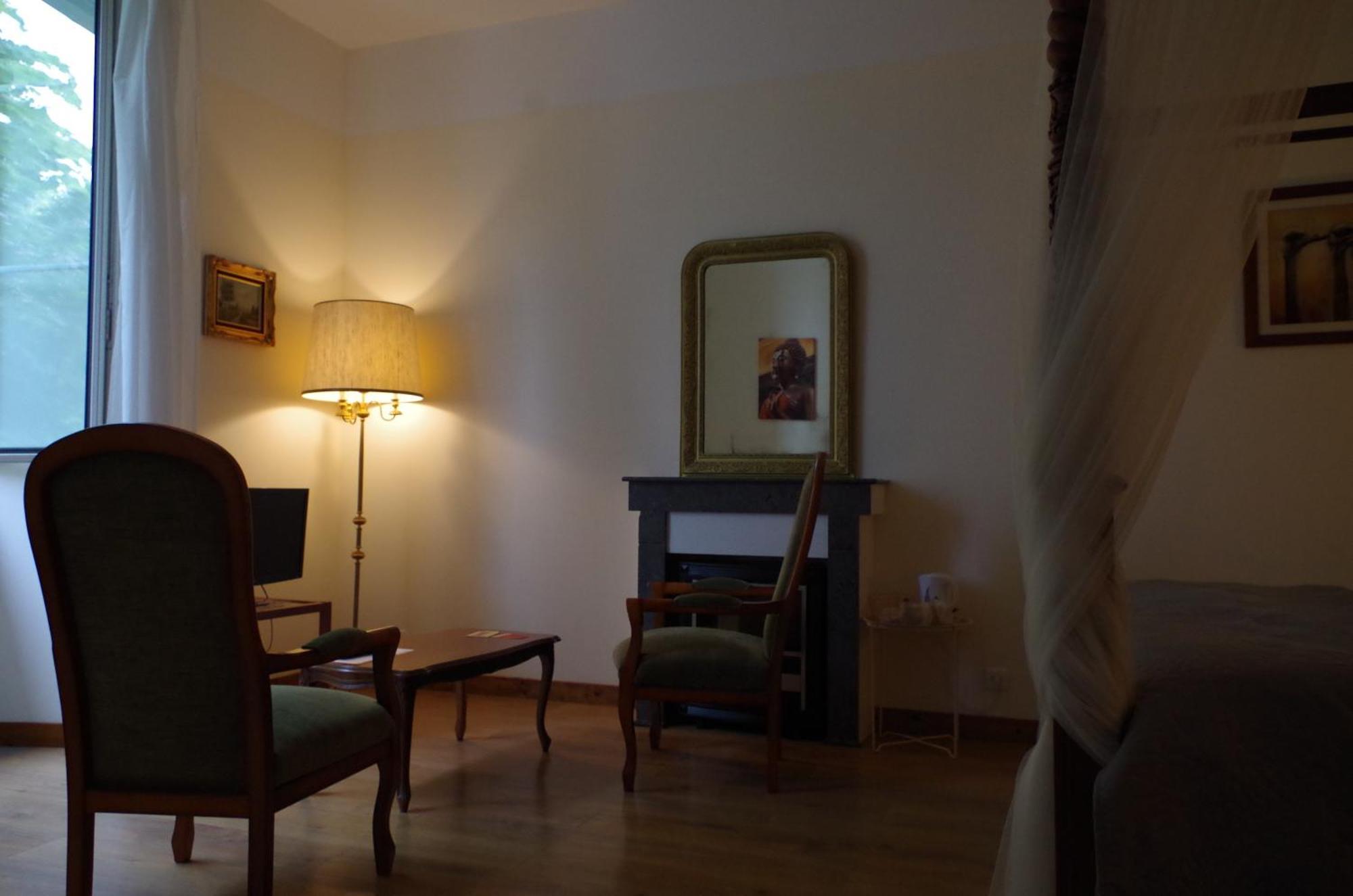 Maison D'Hotes Le Cadran Solaire Courcelles  Экстерьер фото