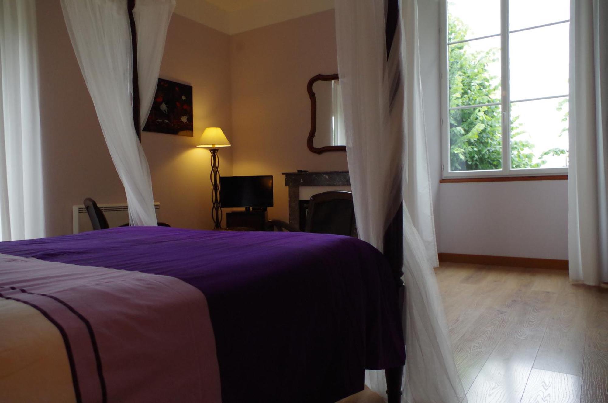 Maison D'Hotes Le Cadran Solaire Courcelles  Экстерьер фото