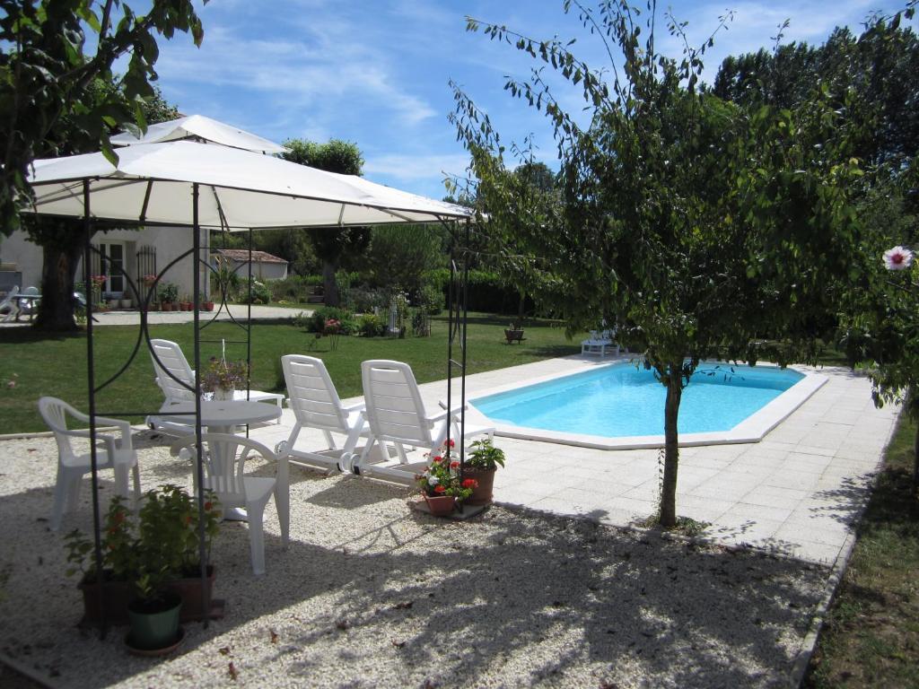 Maison D'Hotes Le Cadran Solaire Courcelles  Экстерьер фото