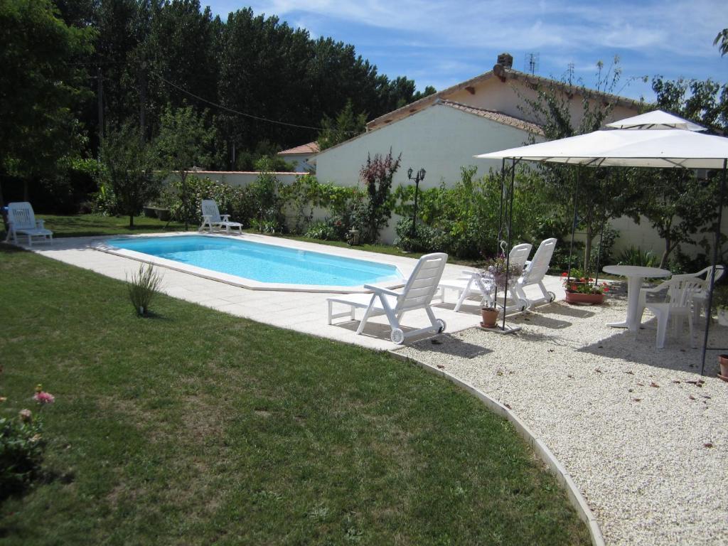 Maison D'Hotes Le Cadran Solaire Courcelles  Экстерьер фото
